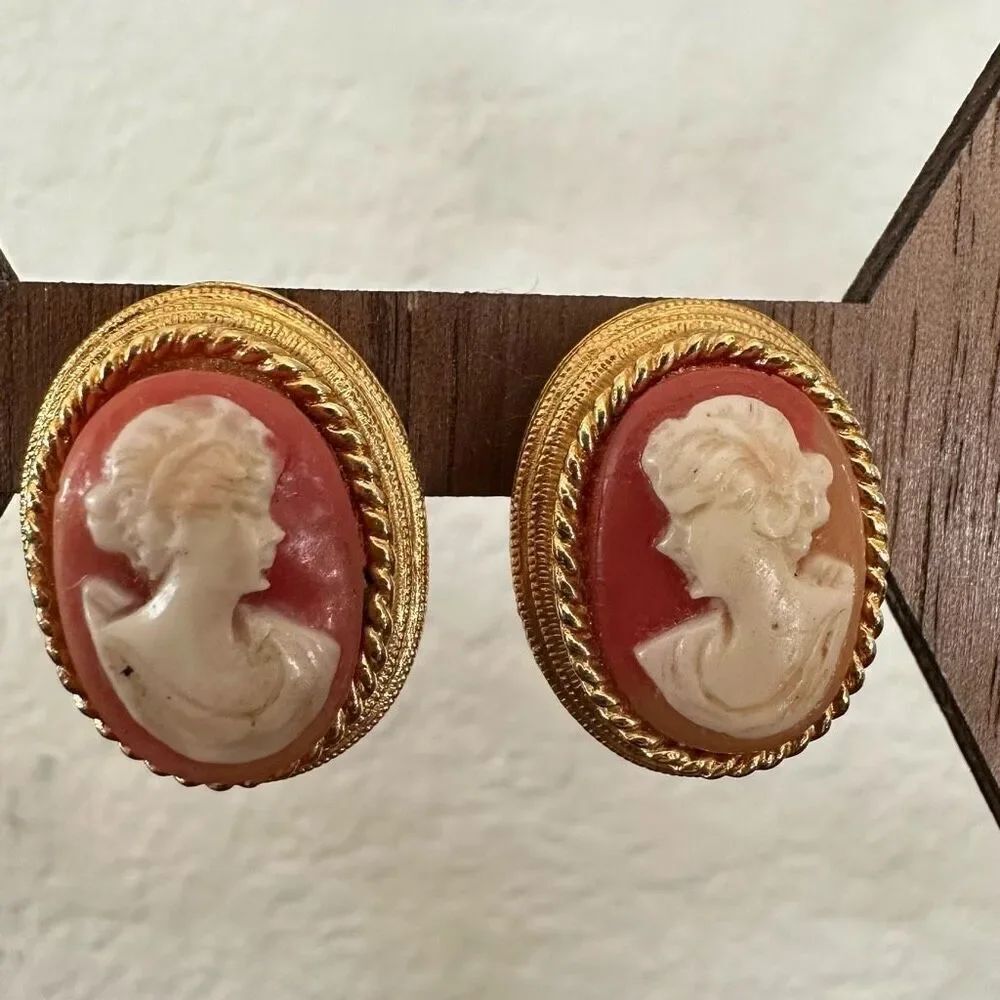 Vintage Cameo Clip On Earrings Gold Tone Lady Face